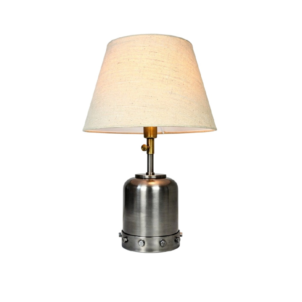 **Technische Titel in het Nederlands: Stijlvolle tafel lamp met metalen basis en stoffen lampenkap**